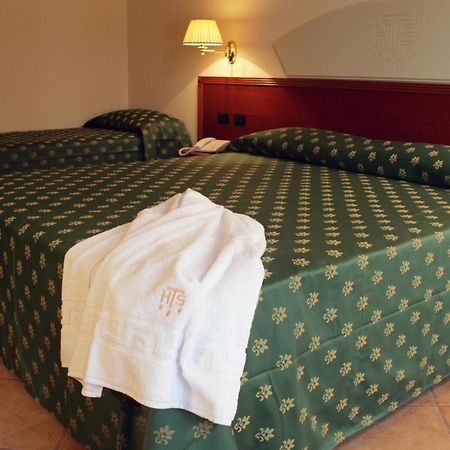 Hotel Tito Serrano' Melito Di Porto Salvo Exterior foto