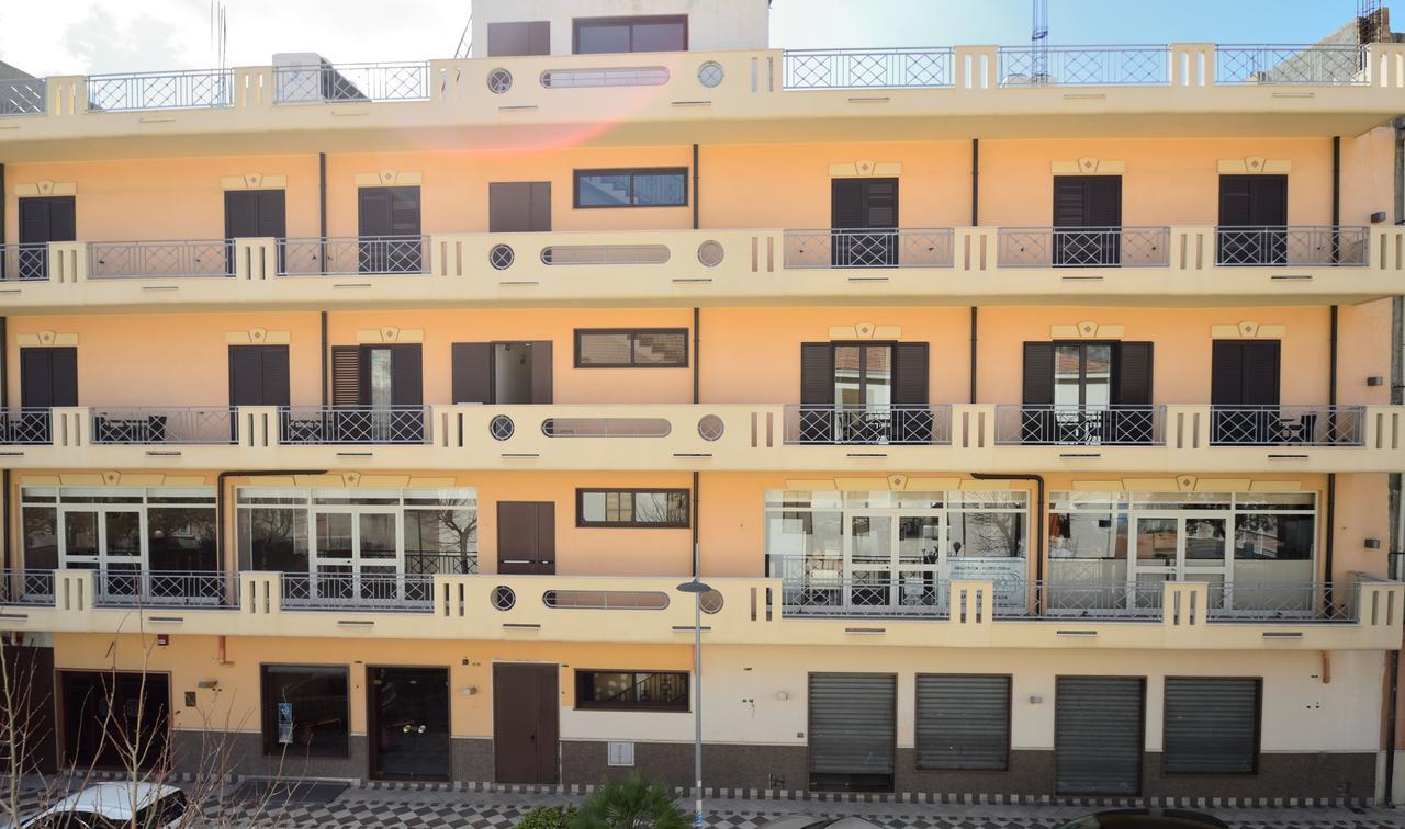 Hotel Tito Serrano' Melito Di Porto Salvo Exterior foto