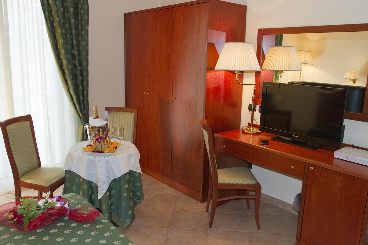 Hotel Tito Serrano' Melito Di Porto Salvo Exterior foto