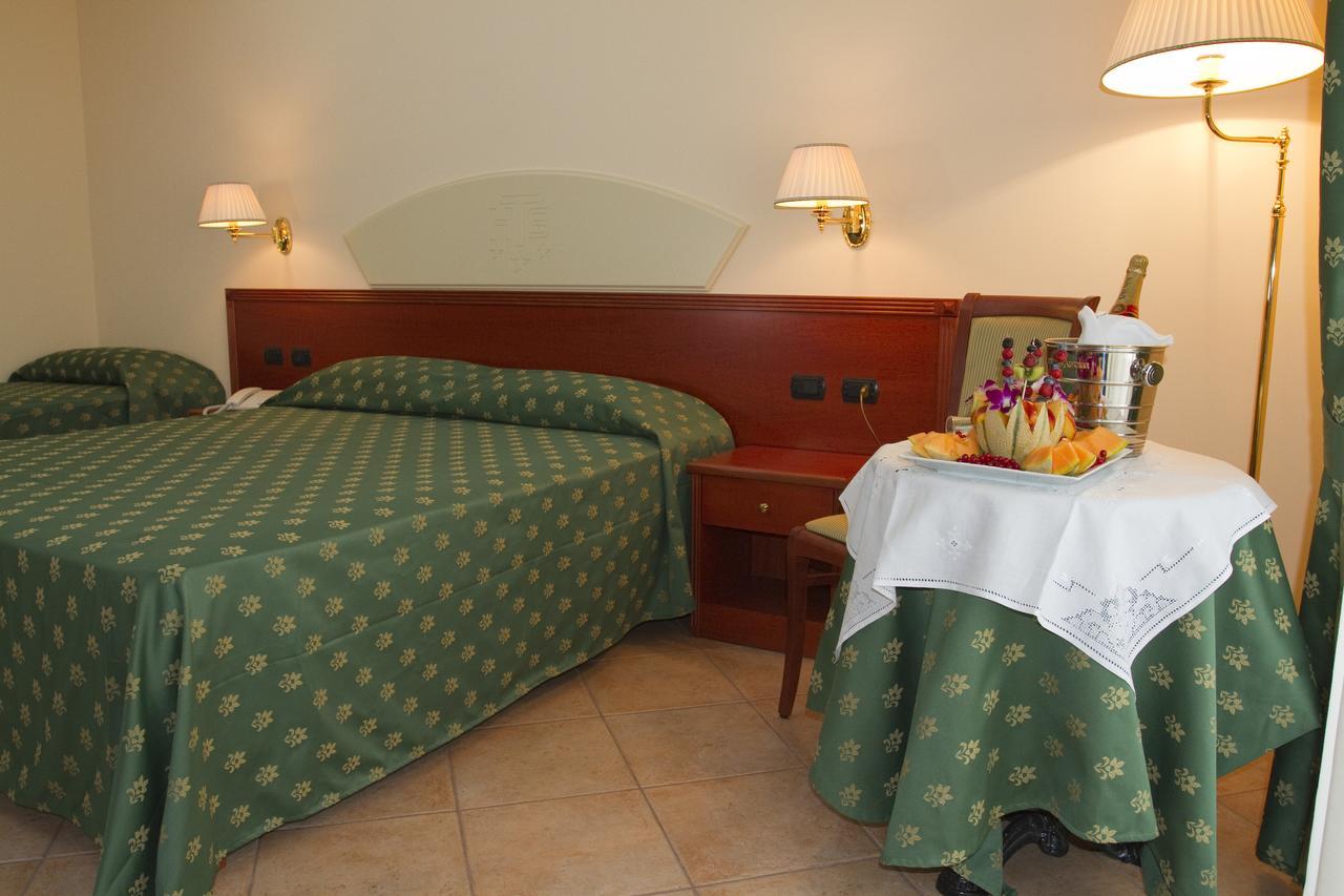 Hotel Tito Serrano' Melito Di Porto Salvo Exterior foto