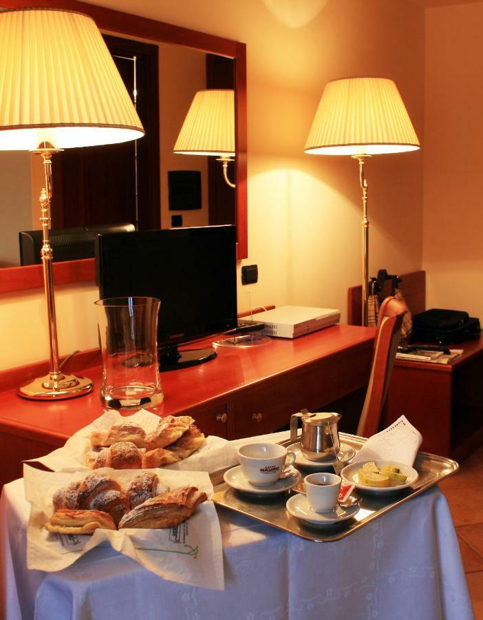 Hotel Tito Serrano' Melito Di Porto Salvo Zimmer foto